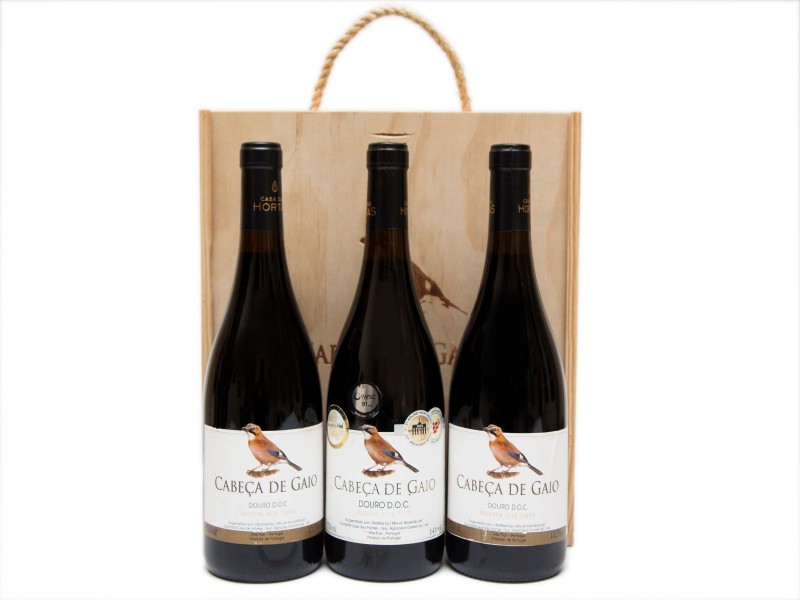 TRÊS GARRAFAS DE VINHO TINTO DE MESA DO DOURO