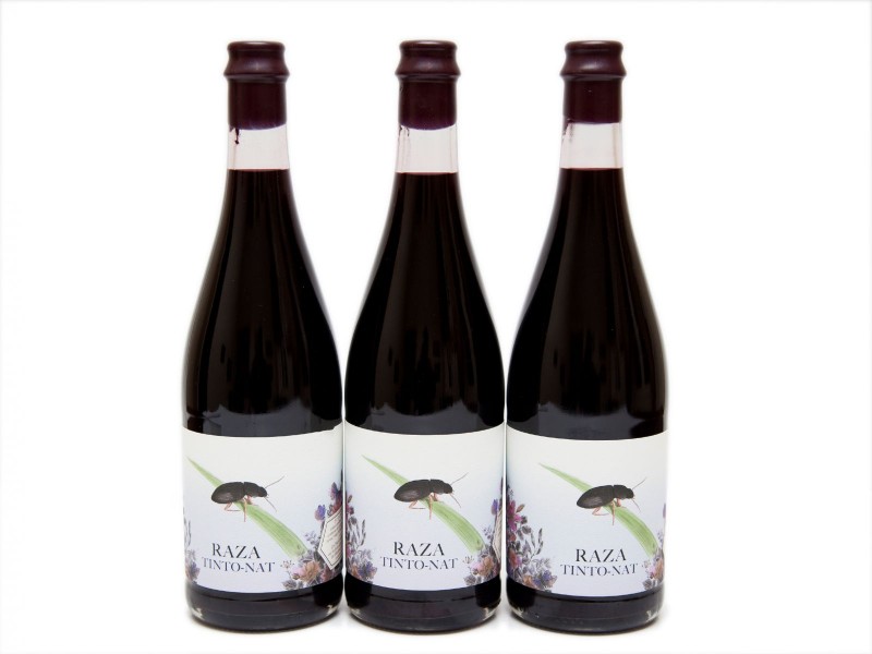 TRÊS GARRAFAS DE VINHO DE MESA DA REGIÃO DOS VINHOS VERDES