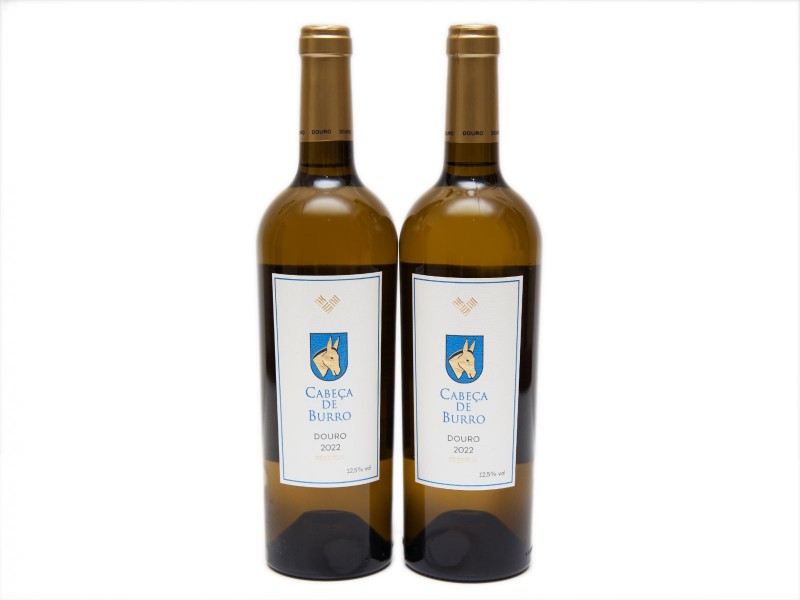 DUAS GARRAFAS DE VINHO BRANCO DE MESA DO DOURO