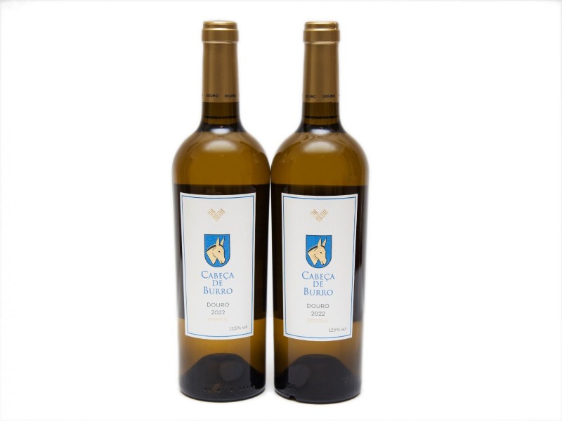 DUAS GARRAFAS DE VINHO BRANCO DE MESA DO DOURO