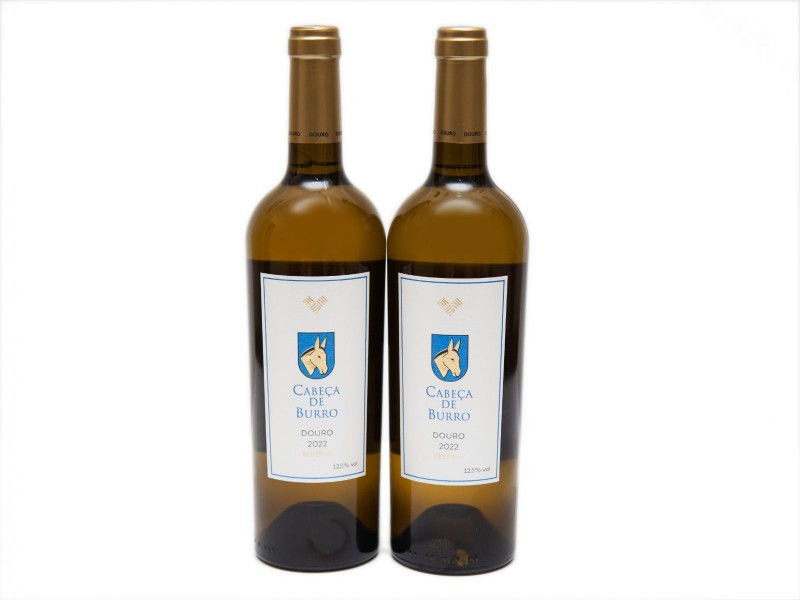 DUAS GARRAFAS DE VINHO BRANCO DE MESA DO DOURO