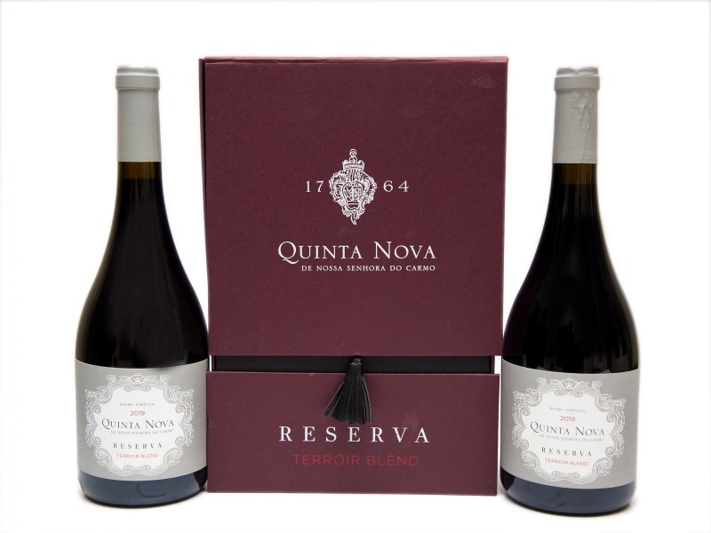 DUAS GARRAFAS DE VINHO TINTO DE MESA DO DOURO