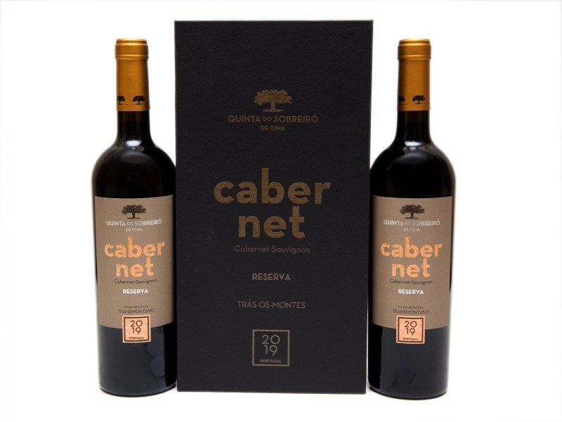 DUAS GARRAFAS DE VINHO TINTO DE MESA DE TRÁS–OS MONTES