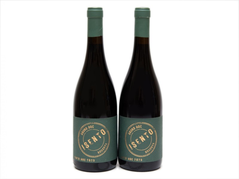 DUAS GARRAFAS DE VINHO TINTO DE MESA DO DOURO