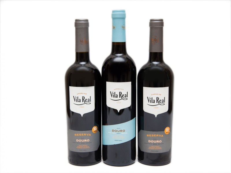 TRÊS GARRAFAS DE VINHO TINTO DE MESA DO DOURO