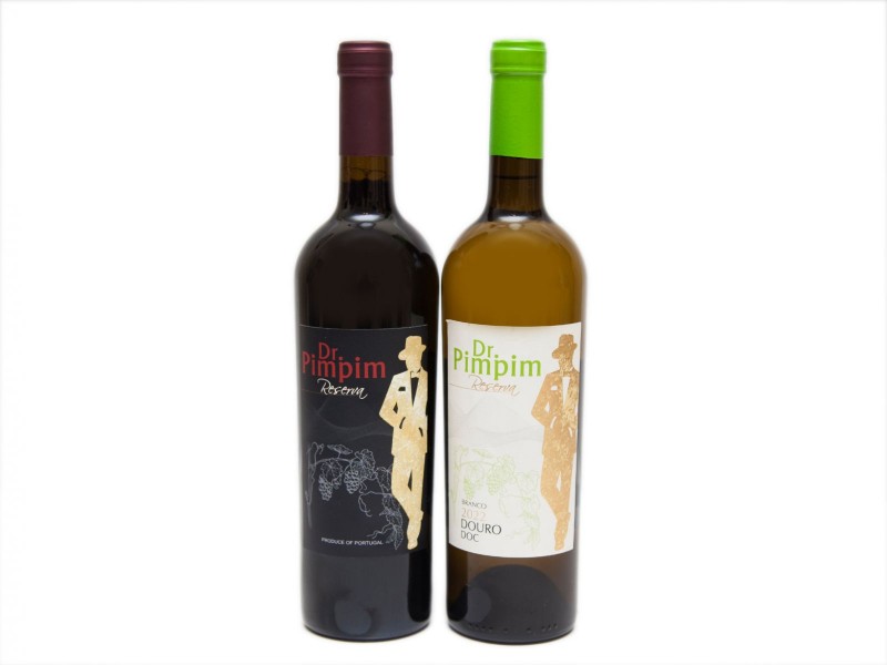 DUAS GARRAFAS DE VINHO TINTO E BRANCO DE MESA DO DOURO