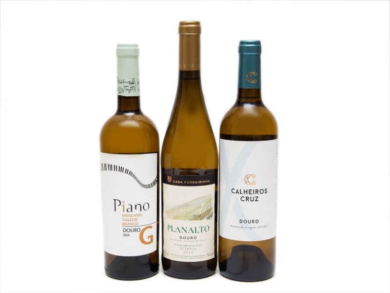 TRÊS GARRAFAS DE VINHO BRANCO DE MESA DO DOURO