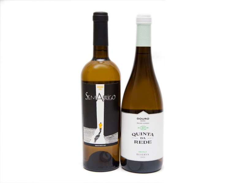 DUAS GARRAFAS DE VINHO BRANCO DE MESA DO DOURO