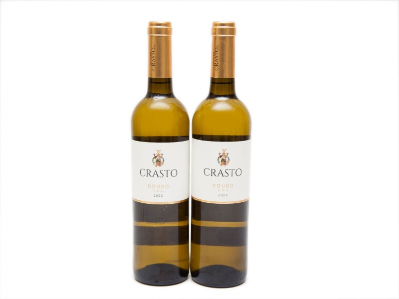DUAS GARRAFAS DE VINHO BRANCO DE MESA DO DOURO