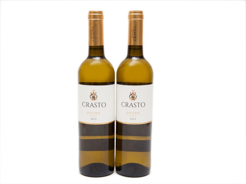 DUAS GARRAFAS DE VINHO BRANCO DE MESA DO DOURO