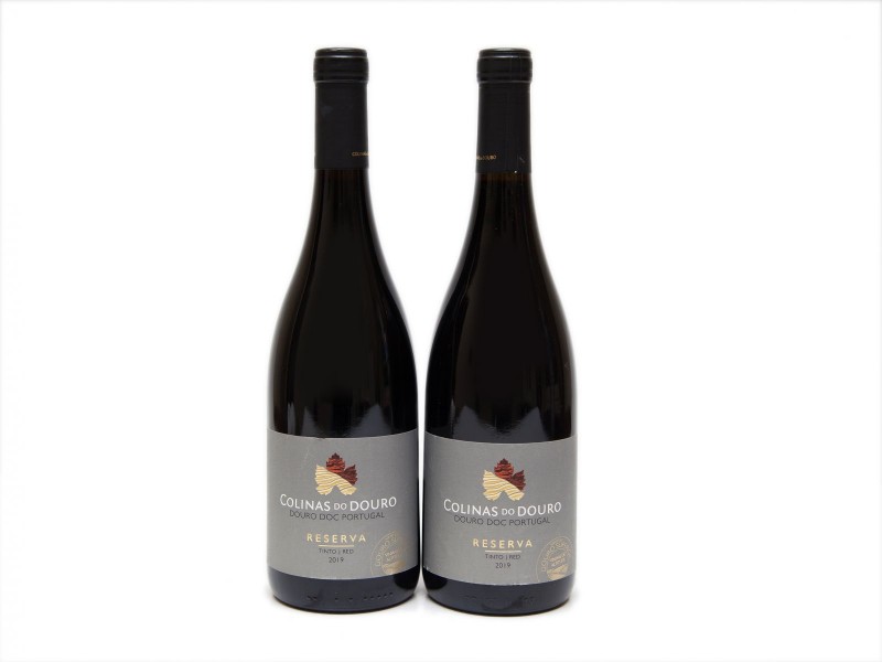 DUAS GARRAFAS DE VINHO TINTO DE MESA DO DOURO