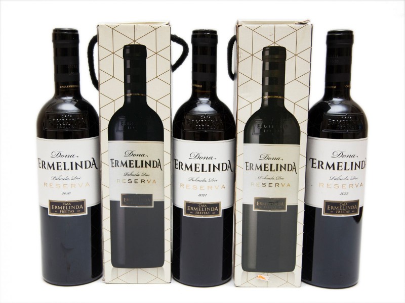 TRÊS GARRAFAS DE VINHO TINTO DE MESA DE PALMELA