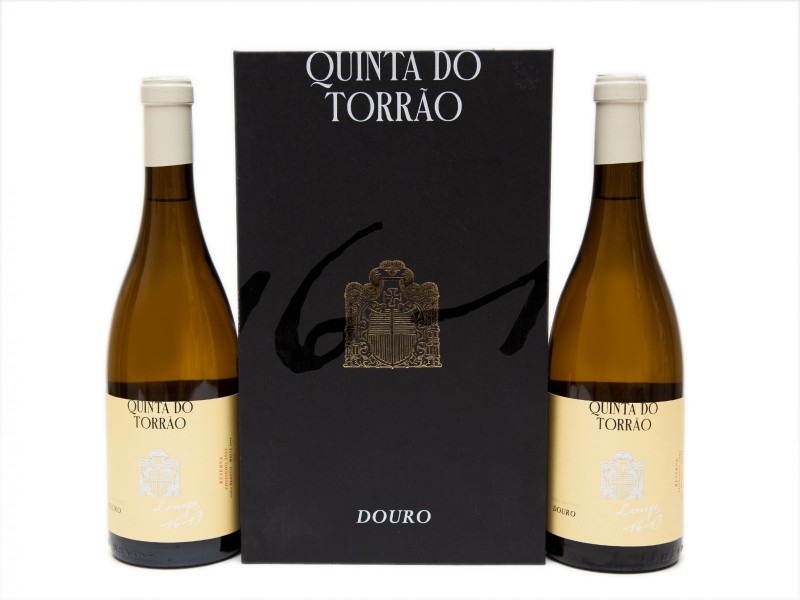 DUAS GARRAFAS DE VINHO BRANCO DE MESA DO DOURO