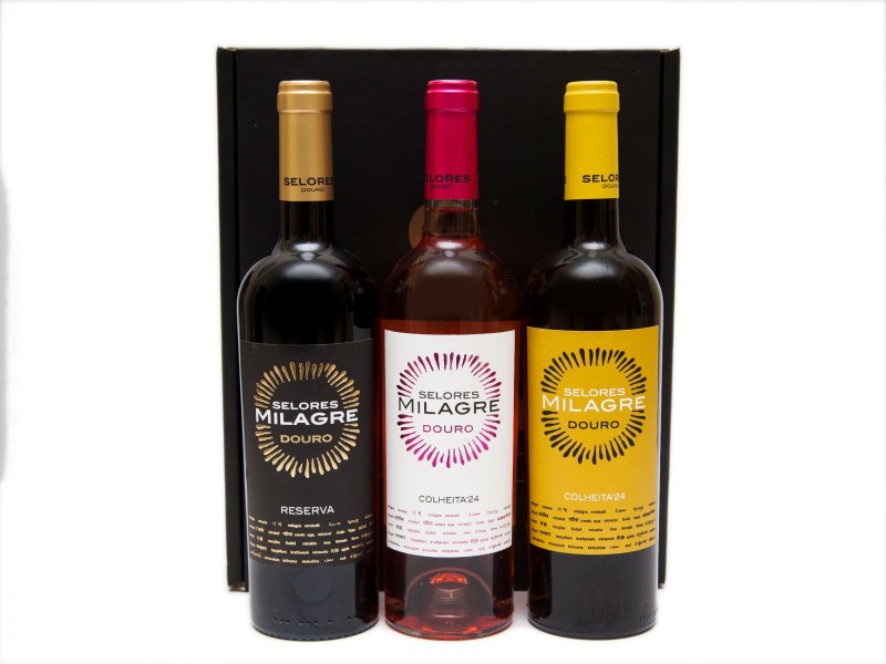 TRÊS GARRAFAS DE VINHO TINTO, BRANCO E ROSÉ DE MESA DO DOURO