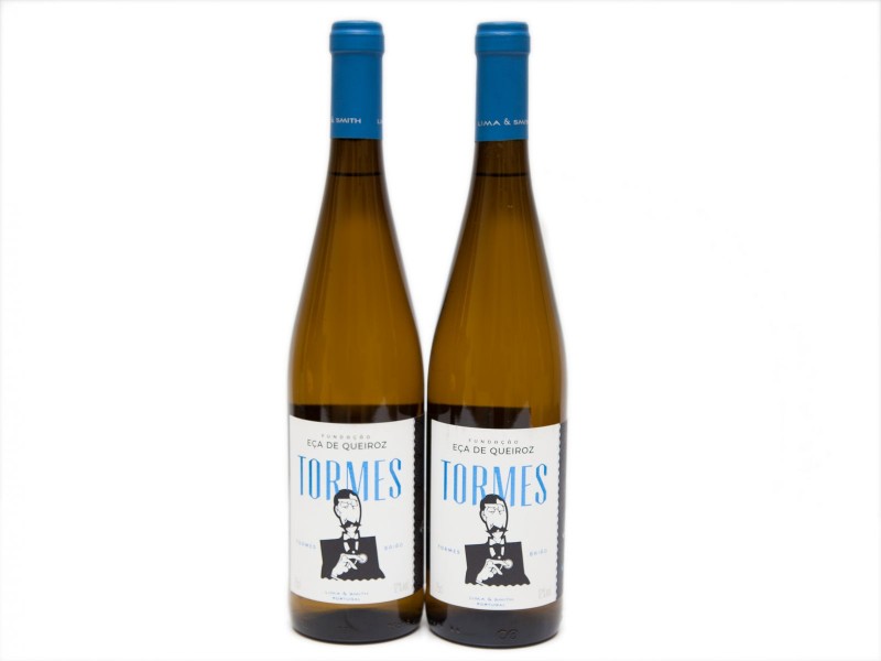 DUAS GARRAFAS DE VINHO BRANCO DA REGIÃO DOS VINHOS VERDES