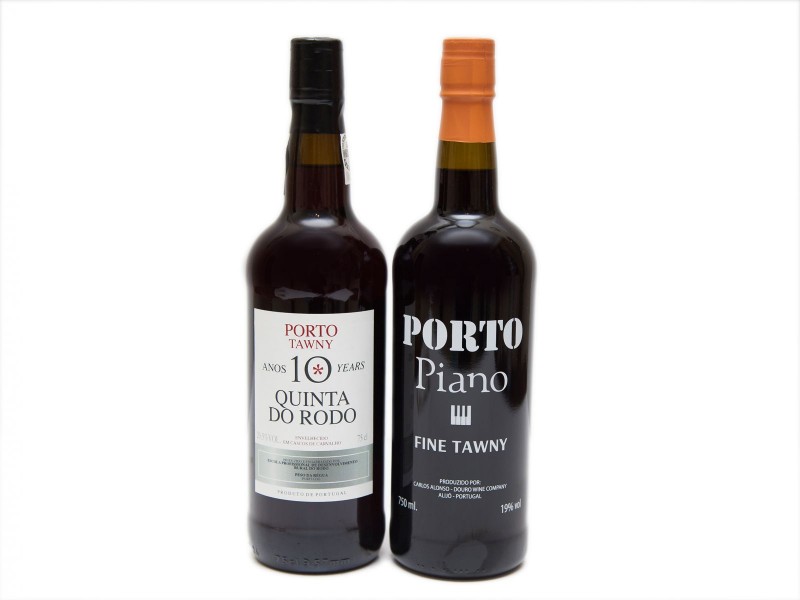 DUAS GARRAFAS DE VINHO DO PORTO