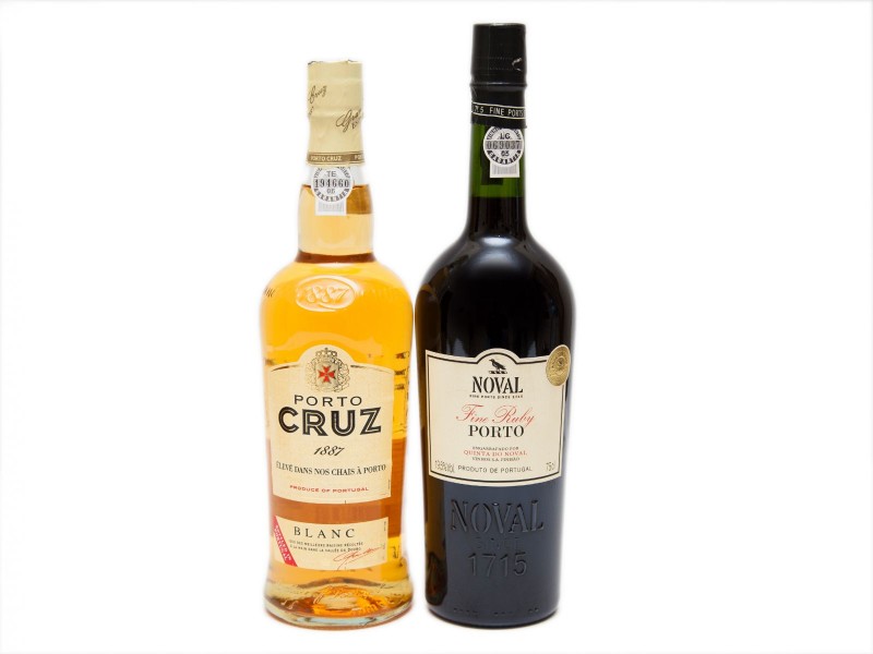 DUAS GARRAFAS DE VINHO DO PORTO