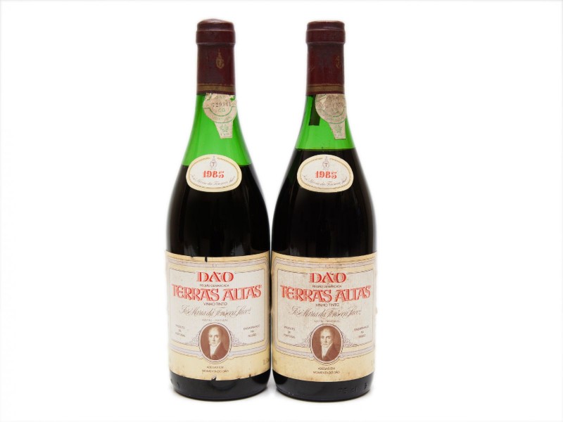 DUAS GARRAFAS DE VINHO TINTO DE MESA DO DÃO