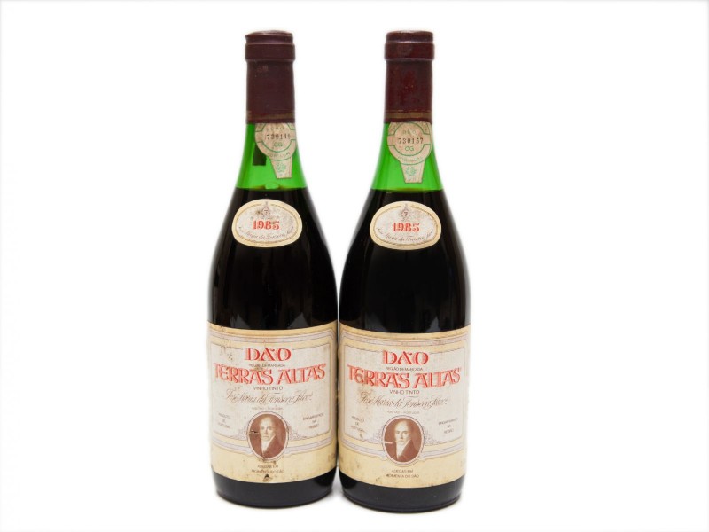 DUAS GARRAFAS DE VINHO TINTO DE MESA DO DÃO