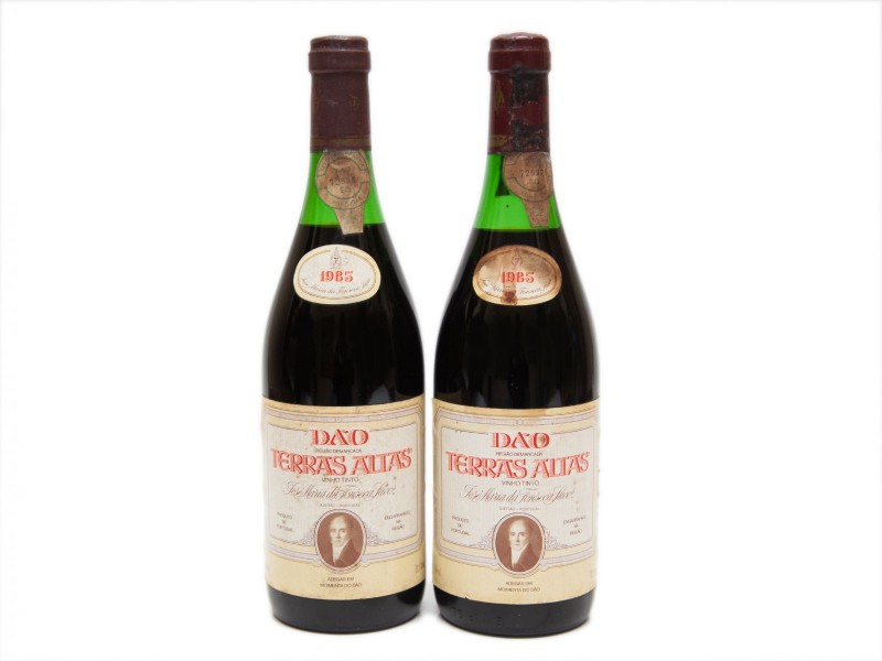 DUAS GARRAFAS DE VINHO TINTO DE MESA DO DÃO