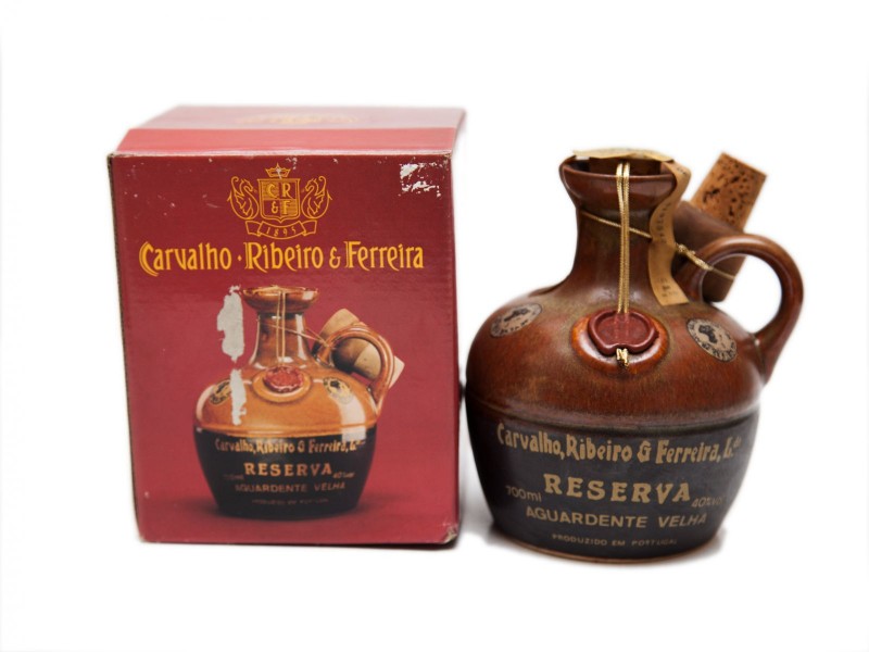 INVULGAR DECANTER DE AGUARDENTE VELHA