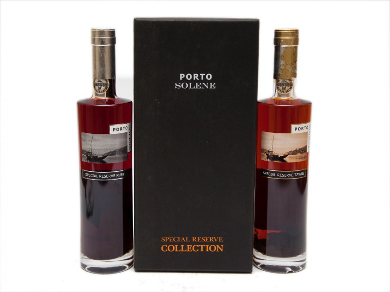 DUAS GARRAFAS DE VINHO DO PORTO