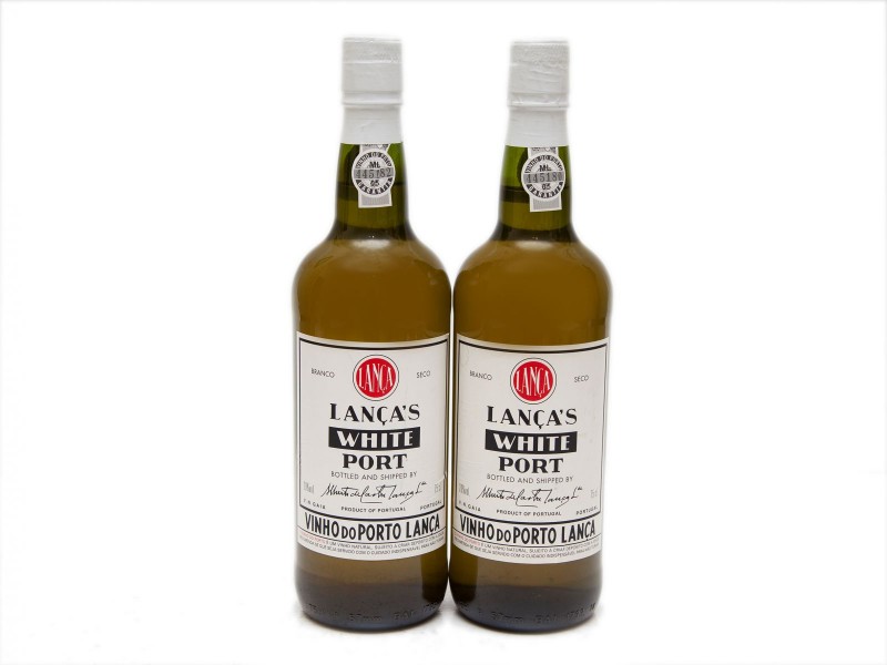 DUAS GARRAFAS DE VINHO DO PORTO