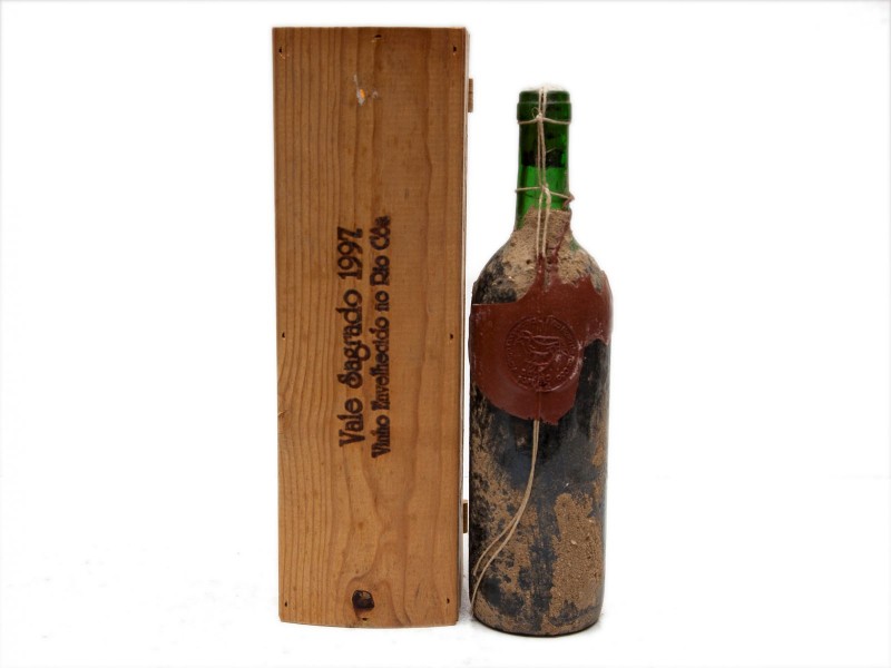 GARRAFA DE VINHO TINTO DE MESA DO DOURO