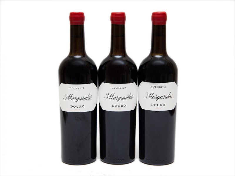 TRÊS GARRAFAS DE VINHO TINTO DE MESA DO DOURO