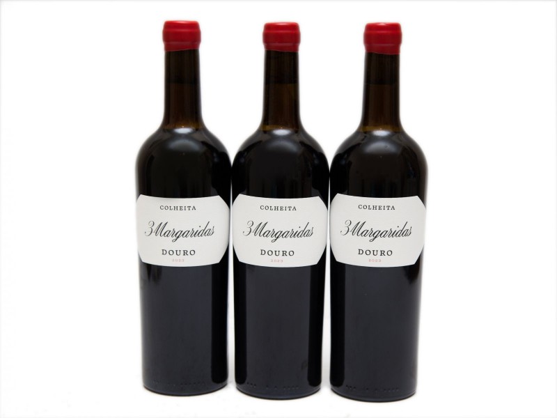 TRÊS GARRAFAS DE VINHO TINTO DE MESA DO DOURO
