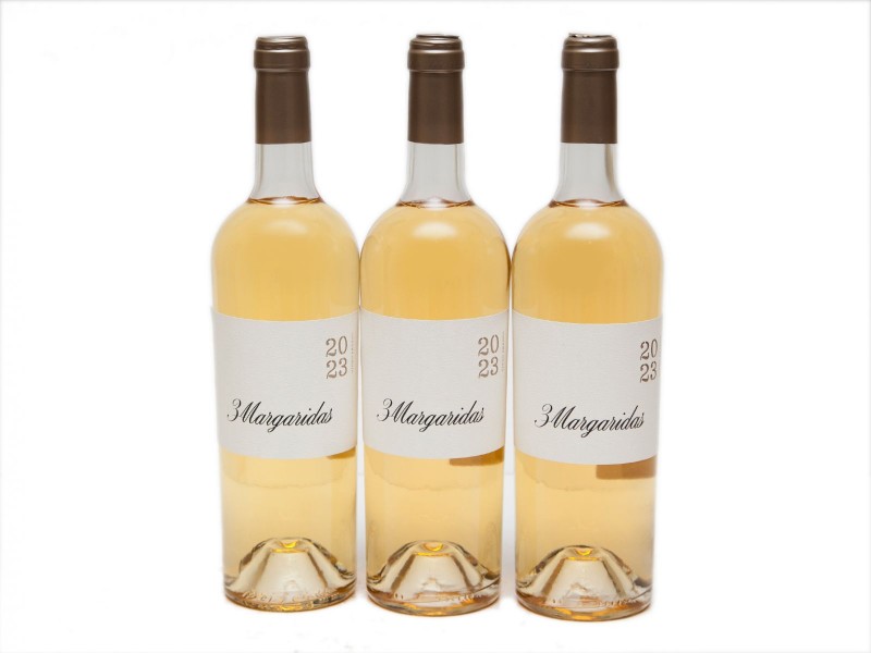 TRÊS GARRAFAS DE VINHO BRANCO DE MESA DO DOURO