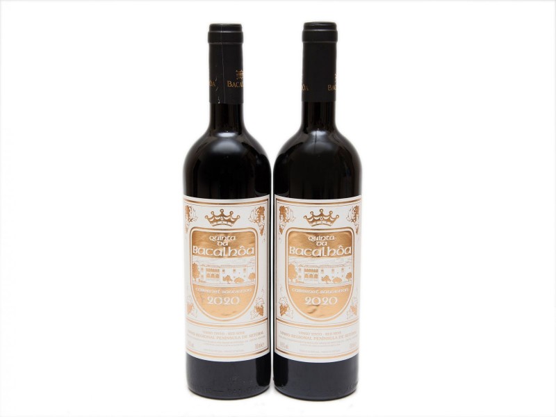DUAS GARRAFAS DE VINHO TINTO DE MESA DA PENÍNSULA DE SETÚBAL