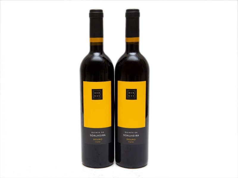 DUAS GARRAFAS DE VINHO TINTO DE MESA DO DOURO