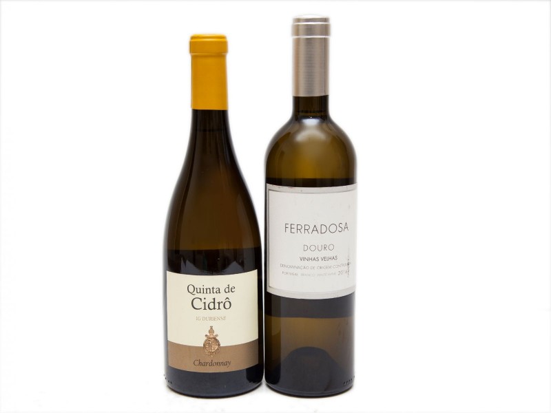 DUAS GARRAFAS DE VINHO BRANCO DE MESA DO DOURO