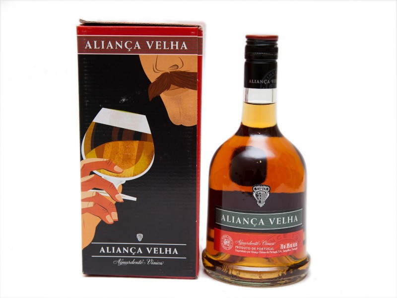 GARRAFA DE AGUARDENTE VÍNICA