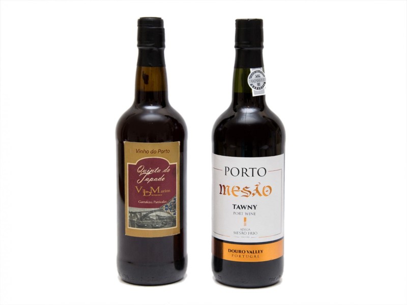 DUAS GARRAFAS DE VINHO DO PORTO