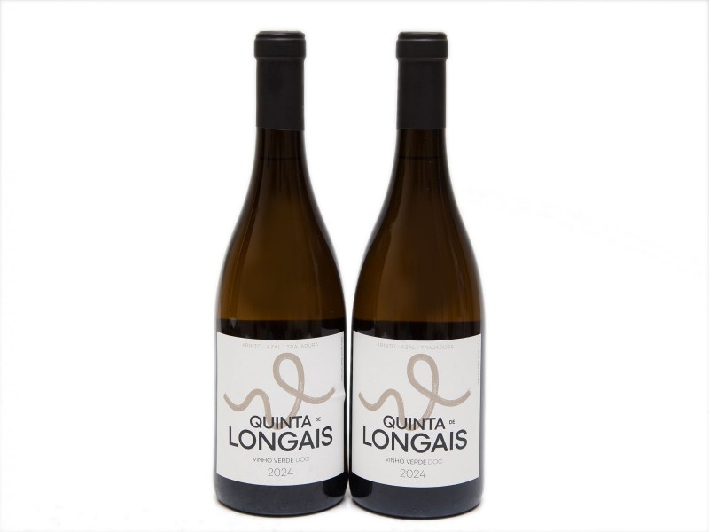 DUAS GARRAFAS DE VINHO DE MESA DA REGIÃO DOS VINHOS VERDES