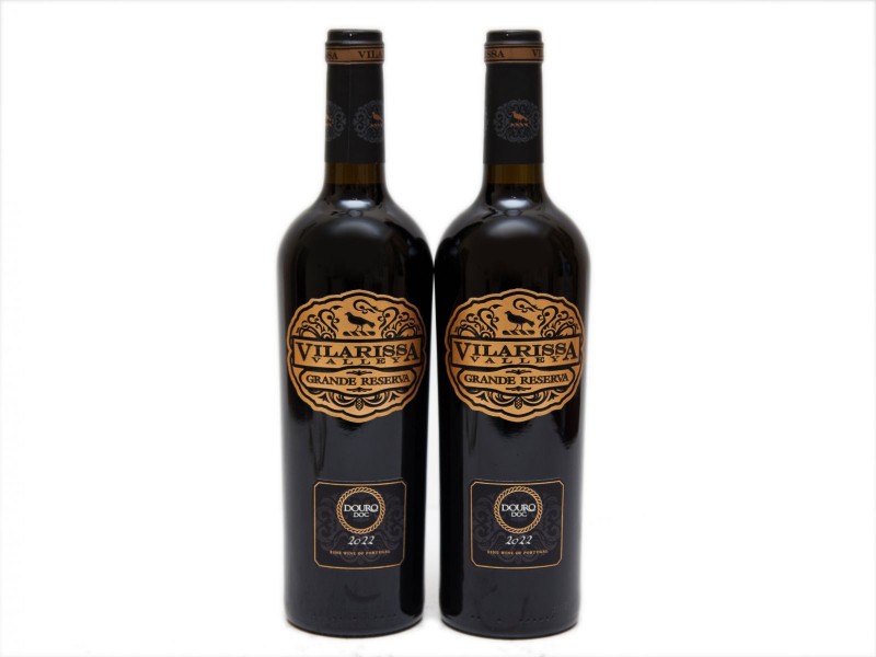 DUAS GARRAFAS DE VINHO TINTO DE MESA DO DOURO