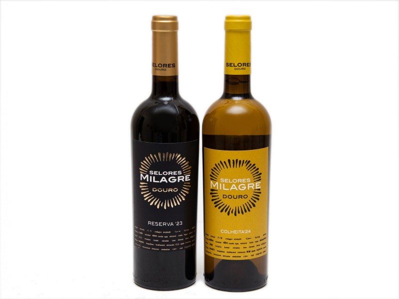 DUAS GARRAFAS DE VINHO TINTO E BRANCO DE MESA DO DOURO