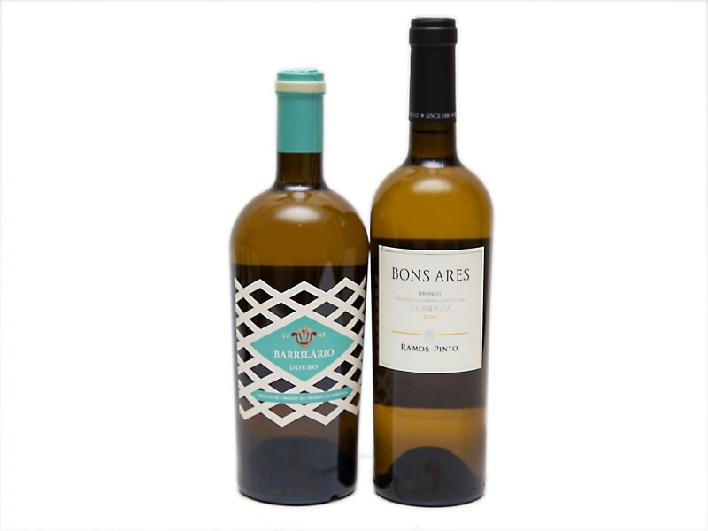 DUAS GARRAFAS DE VINHO BRANCO DE MESA DO DOURO