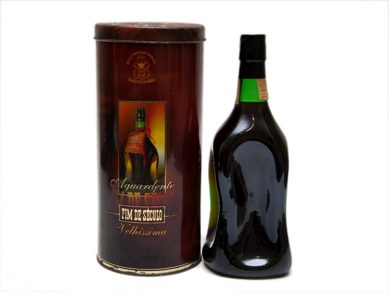 GARRAFA DE AGUARDENTE VELHA