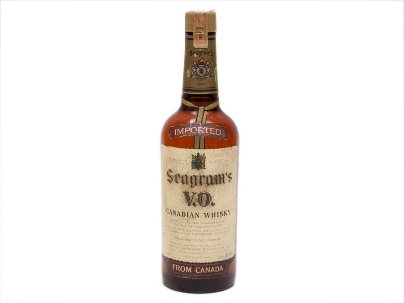 GARRAFA DE WHISKY CANADIANO