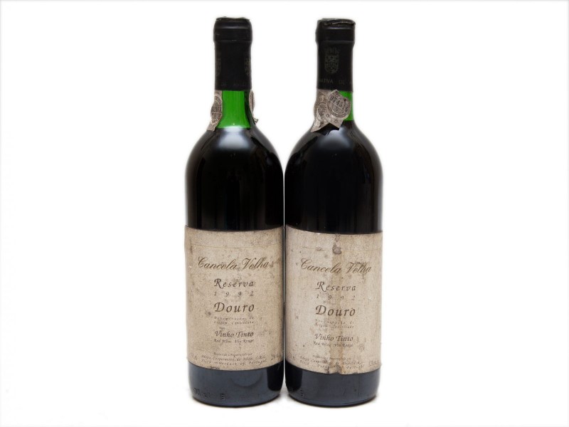 DUAS GARRAFAS DE VINHO TINTO DE MESA DO DOURO