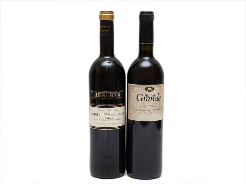 DUAS GARRAFAS DE VINHO TINTO DE MESA DO ALENTEJO