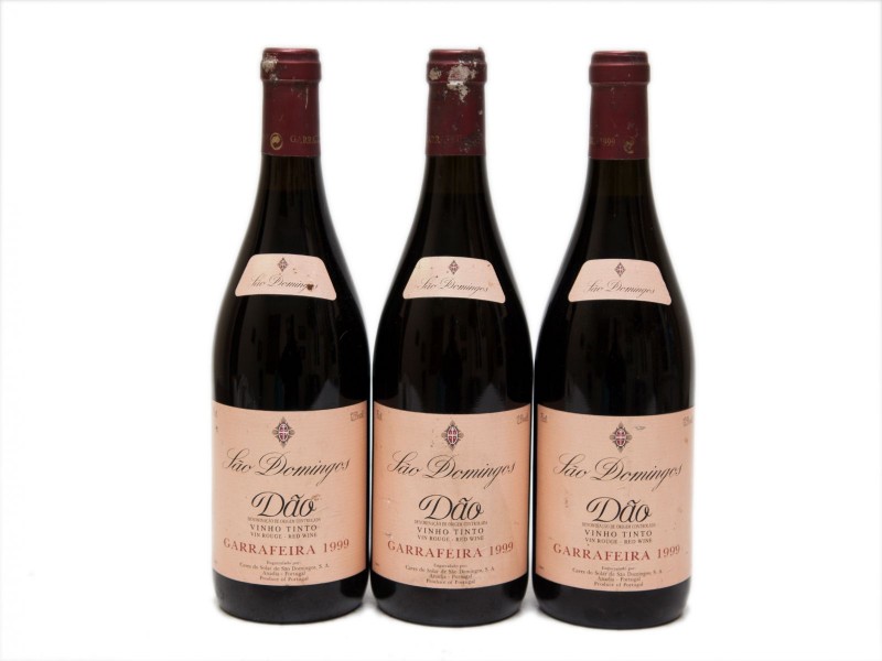 TRÊS GARRAFAS DE VINHO TINTO DE MESA DO DÃO