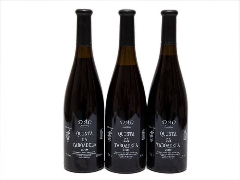 TRÊS GARRAFAS DE VINHO TINTO DE MESA DO DÃO