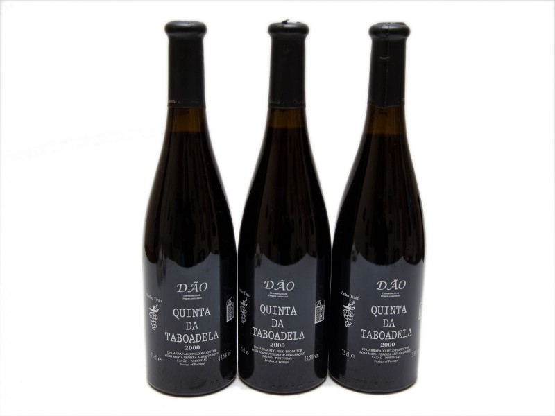 TRÊS GARRAFAS DE VINHO TINTO DE MESA DO DÃO