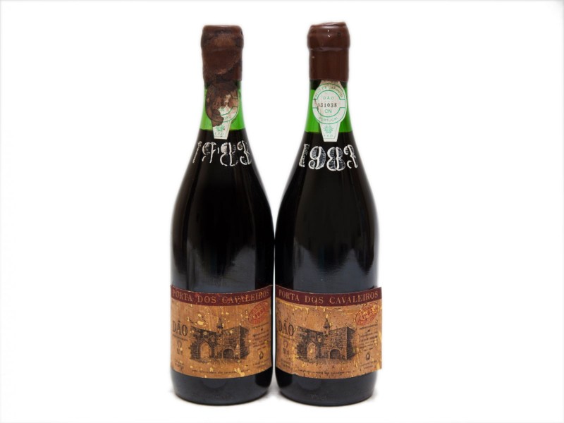 DUAS GARRAFAS DE VINHO TINTO DE MESA DO DÃO