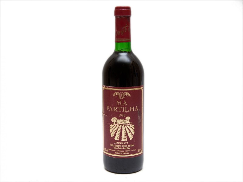 GARRAFA DE VINHO TINTO DE MESA DE TERRAS DO SADO