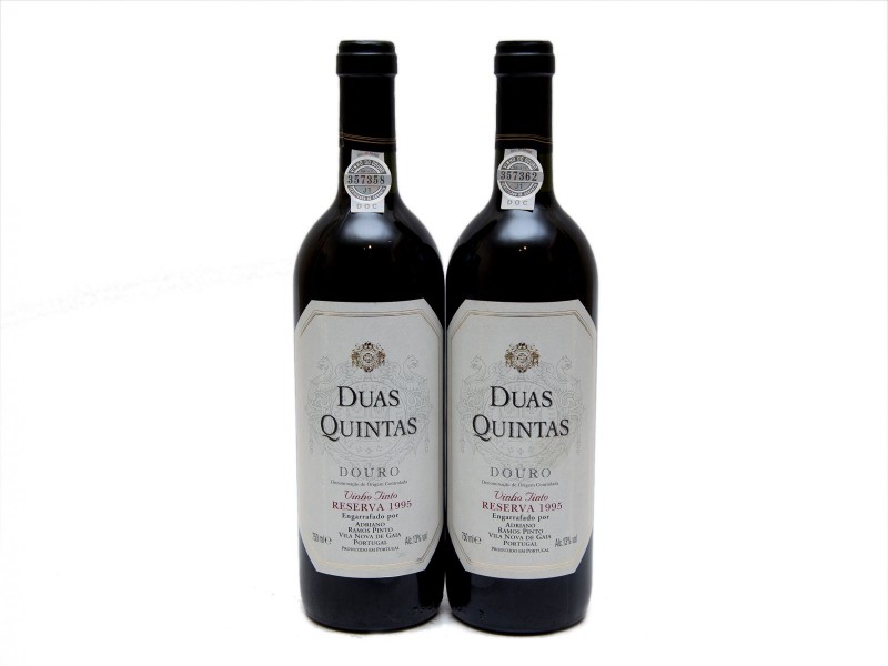 DUAS GARRAFAS DE VINHO TINTO DE MESA DO DOURO